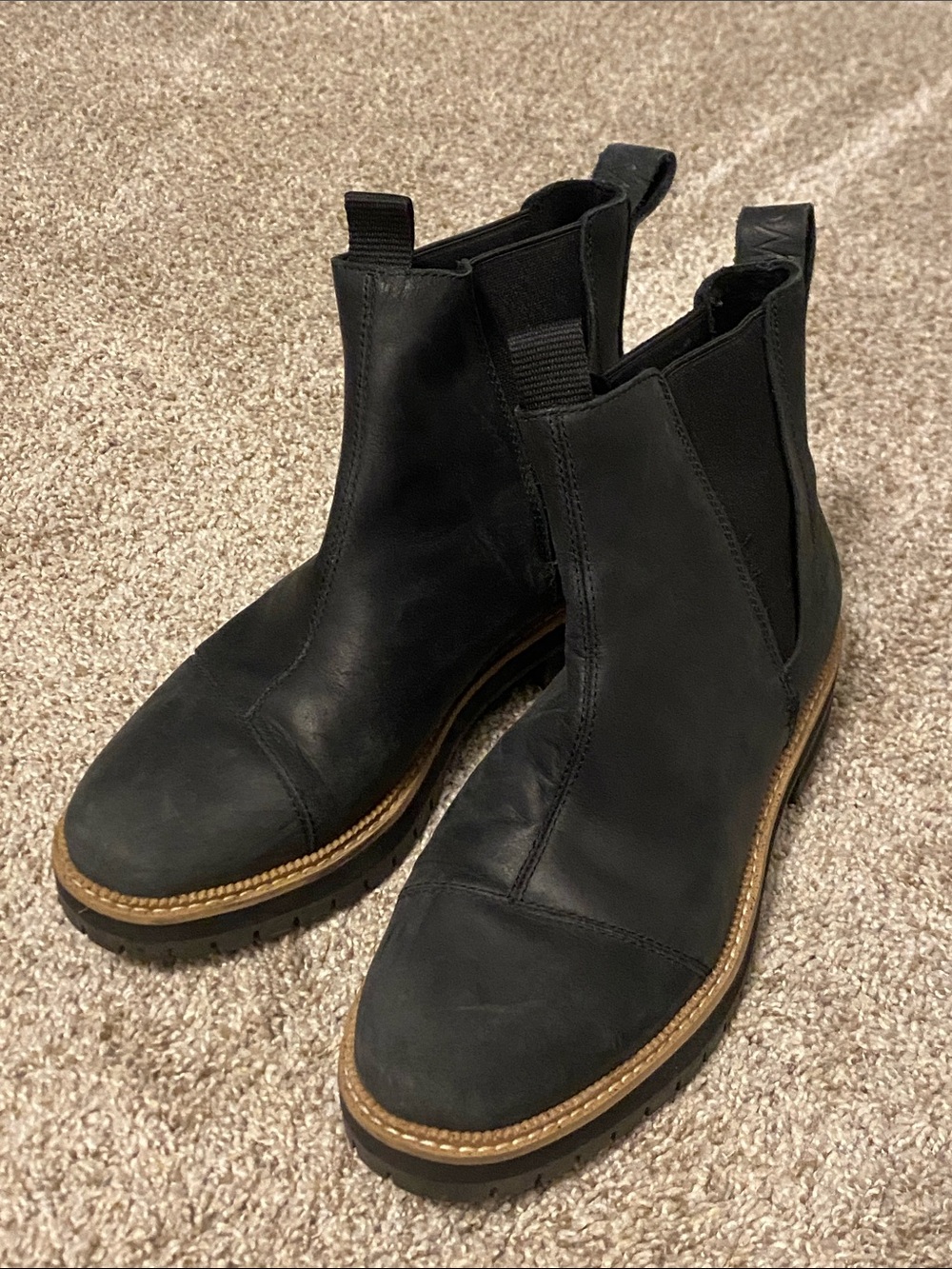 Black Leather Chelsea Boots with Contrast Welt